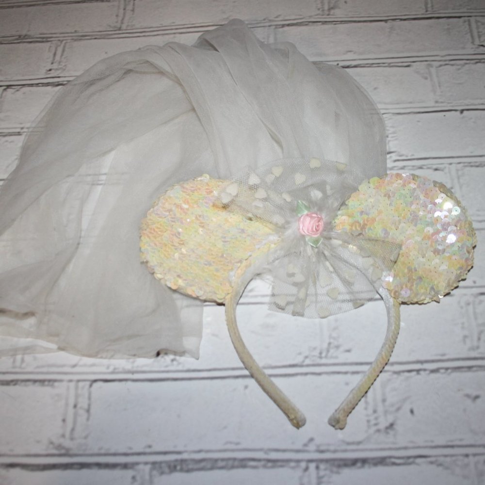 Disney Minnie Mouse Bride Ears with Veil